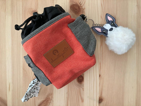 pouch bag with accesories